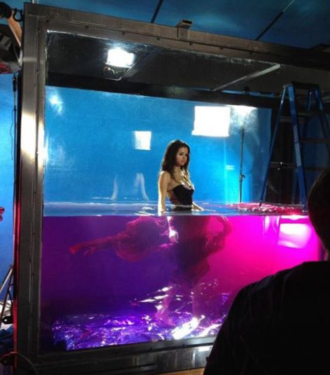 selena-gomez-perfume-shoot.jpg selena-gomez-perfume-shoot.jpg